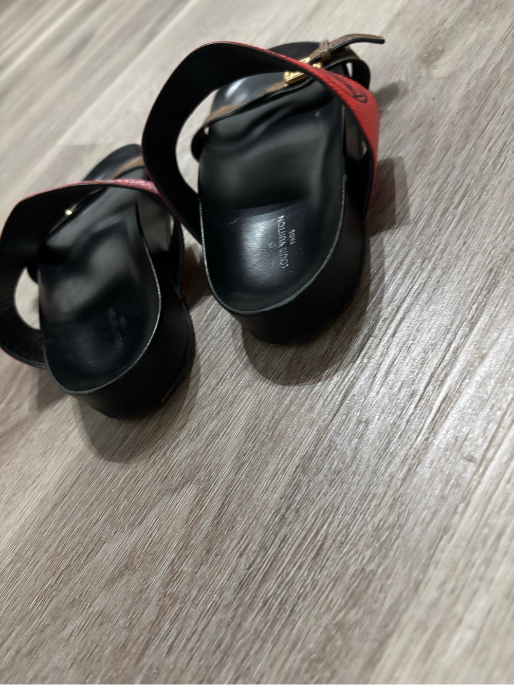 Louis Vuitton bomdia sandals - Picture 10 of 10